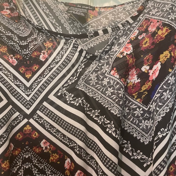 Fire Los Angeles Black multi boho. Small. Lined. 100% polyester - Picture 3 of 3